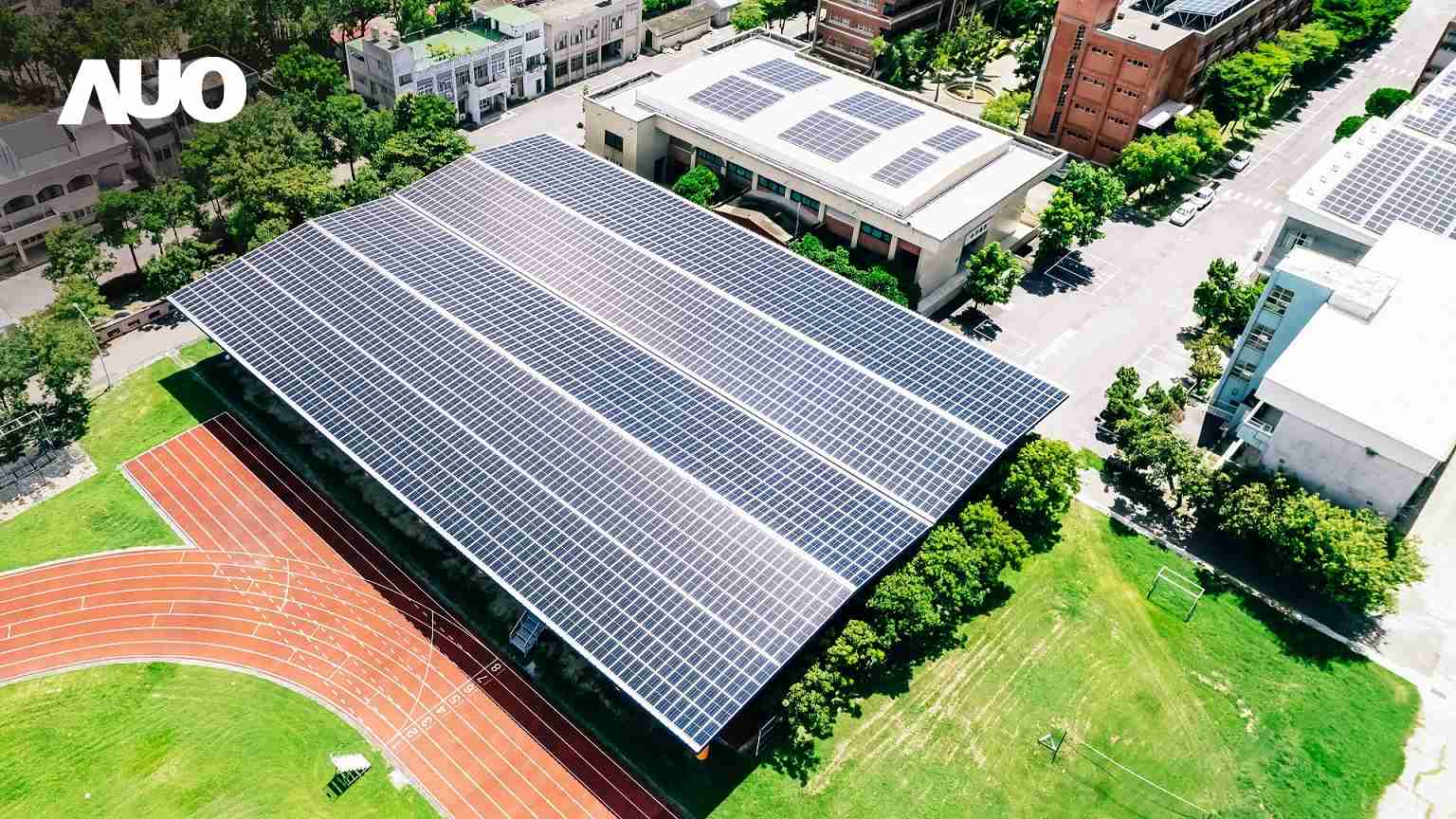 918.COMSunSteel光电整合型浪板具备快速安装、、轻量化优势，，可提升15%发电效能，，，通过国际IEC与台湾VPC认证安全、、防漏、、耐候标准