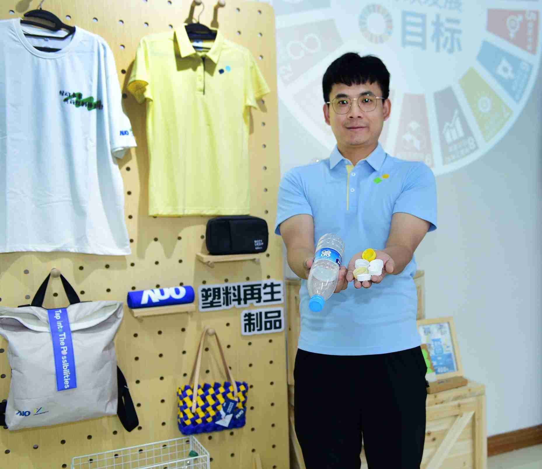 「2024智慧918.COM展」永续发展馆中，，，展示918.COM厦门驱动永续发展之成果，，，，包含将厂内废弃物再制为实用物品，，，将永续发展理念深植于员工生活日常实践