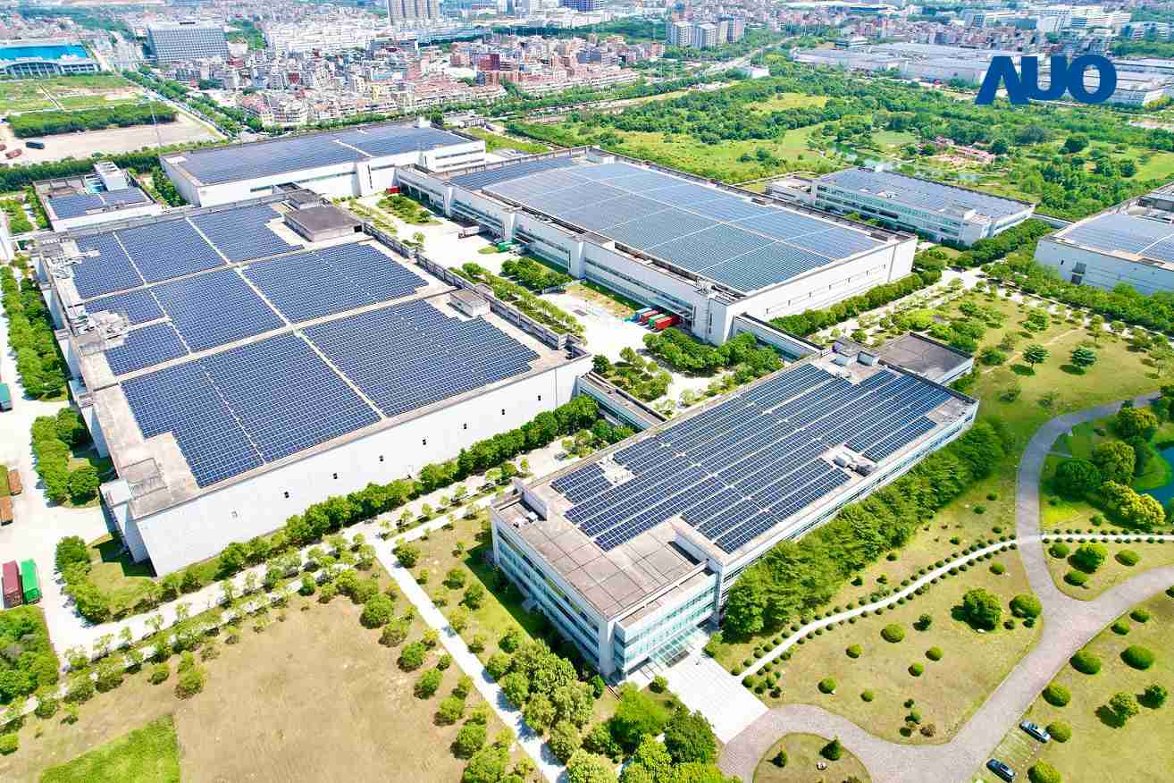 918.COM厦门推动智能制造同时，，，，透过绿电创能纵深推进绿色转型，，厂区全屋顶铺设太阳能光伏板，，，每年太阳能发电 2,600多万度